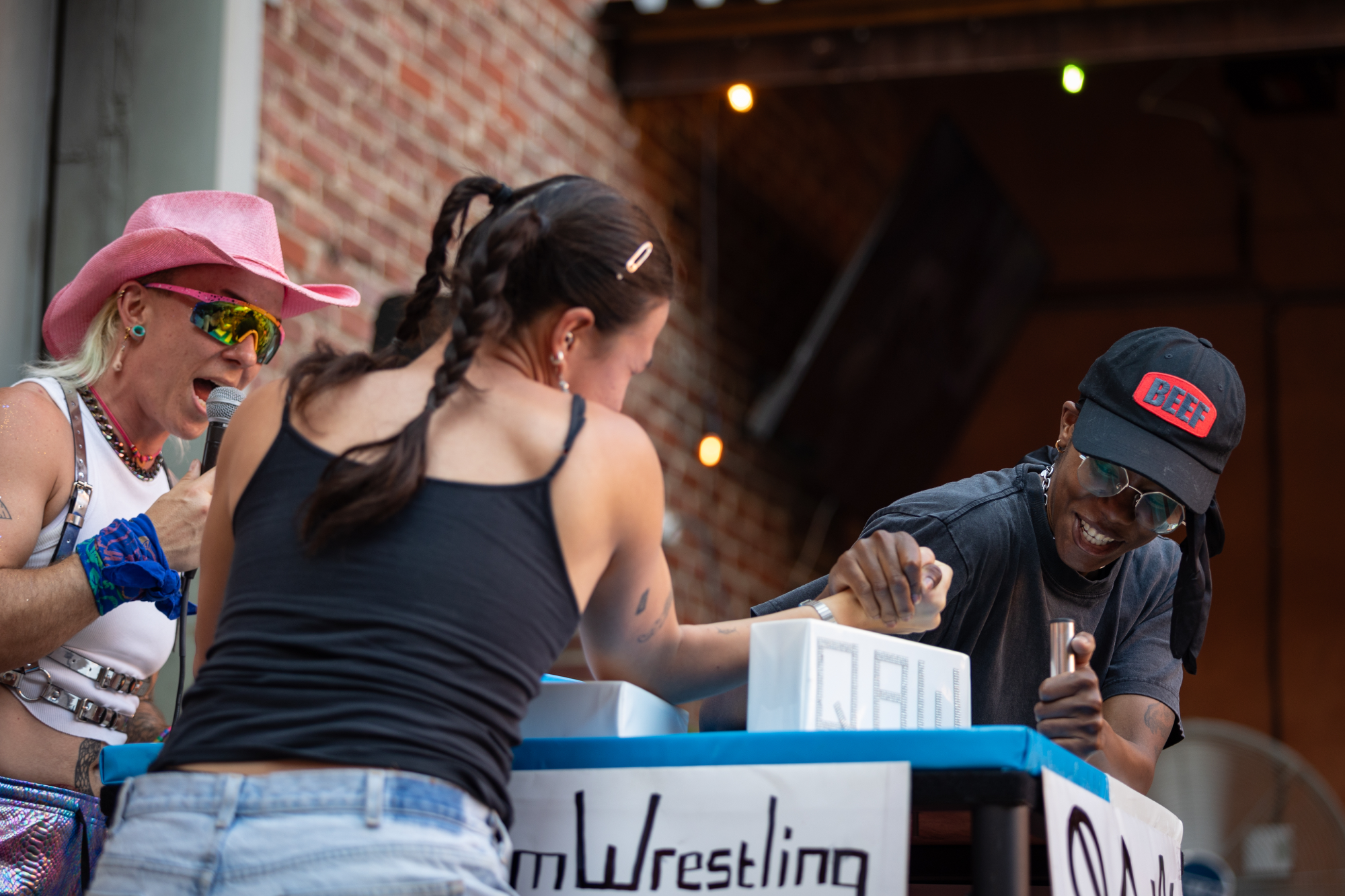 Arm wrestling at Queer Circus