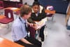 El programa Bookworms conecta a los estudiantes con una variedad amplia de necesidades