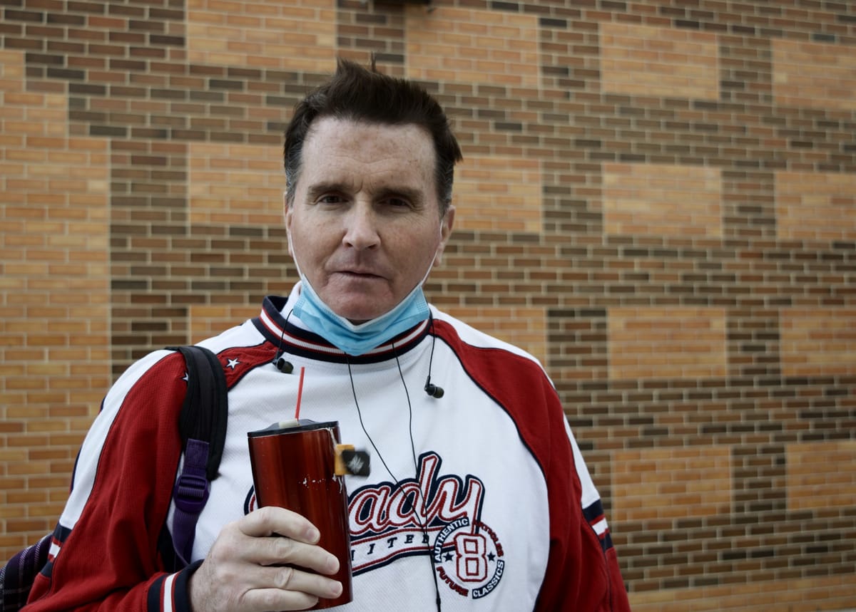 ‘Realmente no sigo la política tan de cerca, así que vote directamente demócrata hasta el final’.