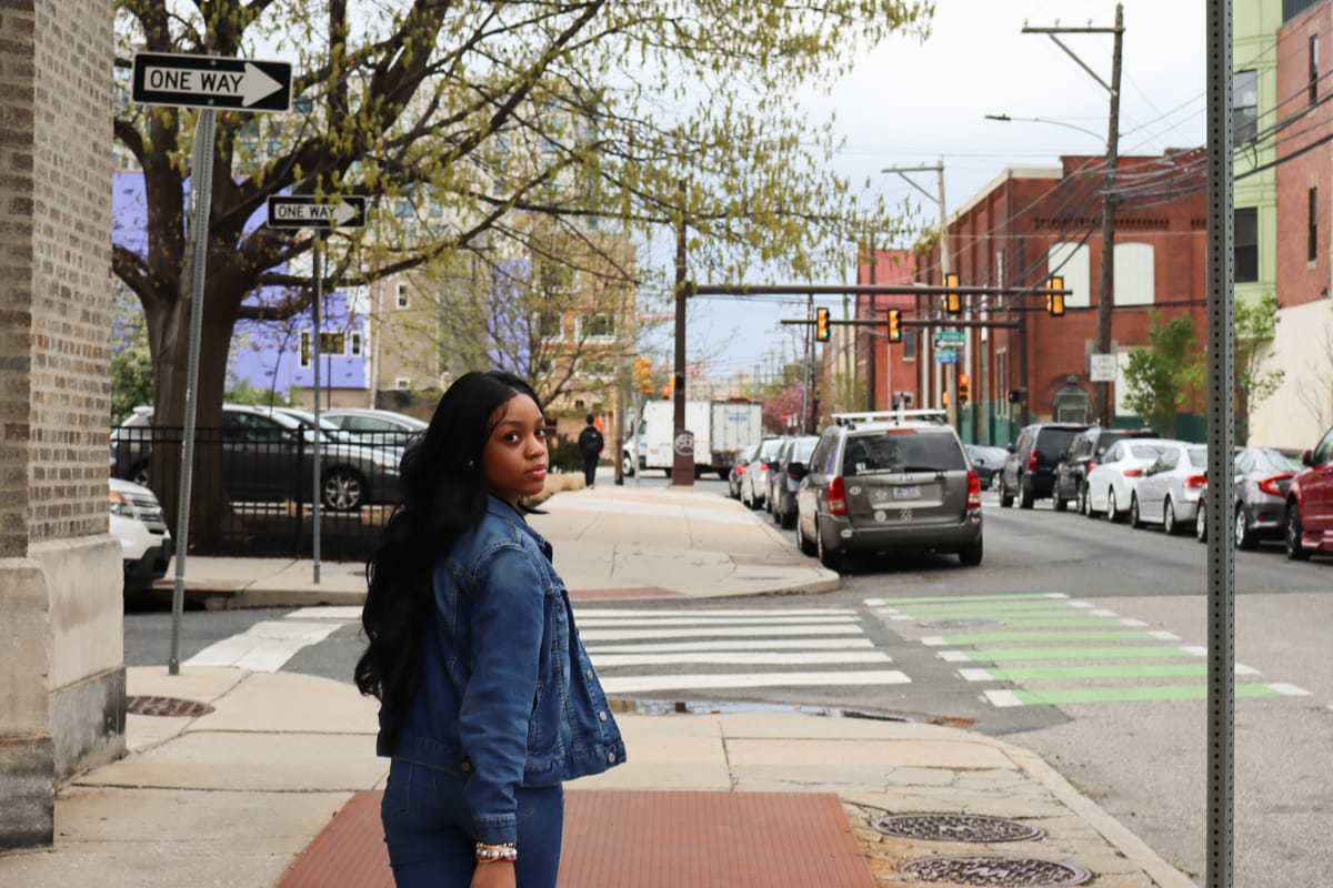 La vida diaria no debería incluir la violencia armada. Debemos luchar por nuestra comunidad.