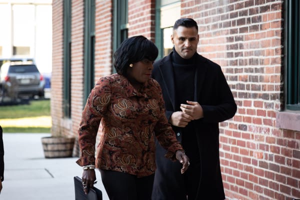 Aquí tienes una mirada a la política de comunicaciones de la alcaldesa Parker, que requiere que todas las declaraciones pasen por su oficina