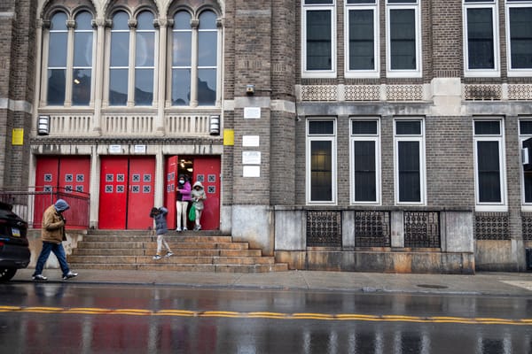 Estudiantes y padres expresan ansiedad por posibles redadas de ICE en Kensington