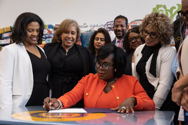 Amid praise and pushback, Philly mayor signs bill restricting Kensington mobile services