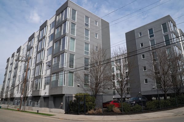 A medida que se debe dinero para los primeros pagos de renta durante la pandemia del coronavirus, los propietarios esperan lo mejor