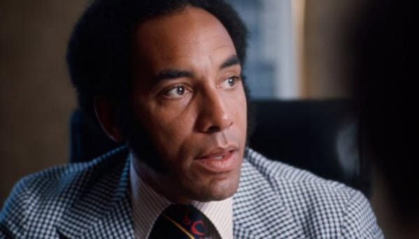 El pionero de las publicaciones negras, Earl Graves, muere a los 85 años.