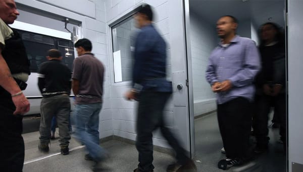 Otro tipo de confinamiento: el riesgo de los inmigrantes detenidos por ICE durante la pandemia del Coronavirus