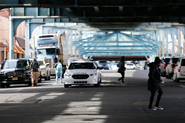 La policía de Filadelfia se está adaptando a la crisis del coronavirus. Los traficantes de drogas de Kensington también se están adaptando.