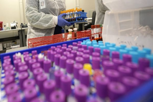 Pruebas de anticuerpos contra el coronavirus se lanzan en los centros de atención de urgencias en Filadelfia, a medida que los expertos urgen precauc