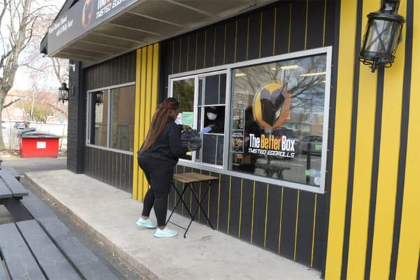 ¿Necesita dinero para mantener su pequeño negocio a flote? Aquí está una guía de cómo hacerlo.