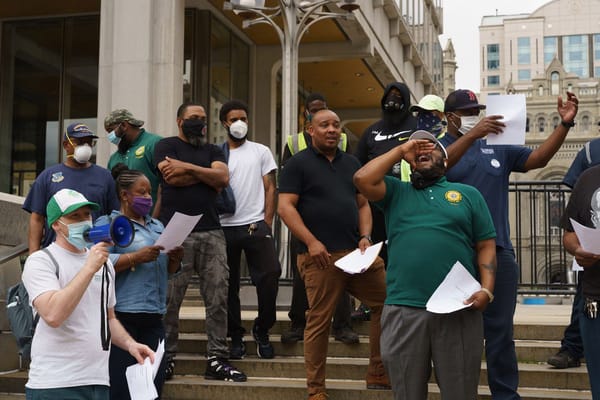 He regresado al trabajo y no me siento seguro. ¿Qué puedo hacer?