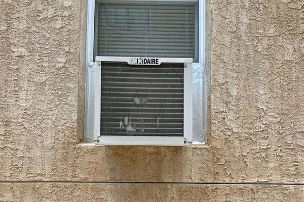 El distanciamiento social mantiene a las personas en el interior. Aquí le explicamos cómo puede intentar permanecer fresco en temperaturas CALIENTES