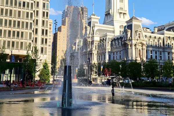 Baloncesto, fuentes, aperitivos: Lentamente y con seguridad, los parques de Filadelfia reabren para la diversión del verano
