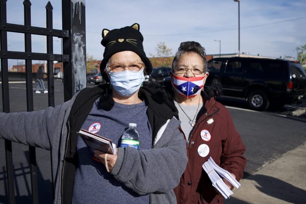 ‘Hoy en día la gente no ayuda a la gente,  No hay amor en el mundo, no hay amor’.