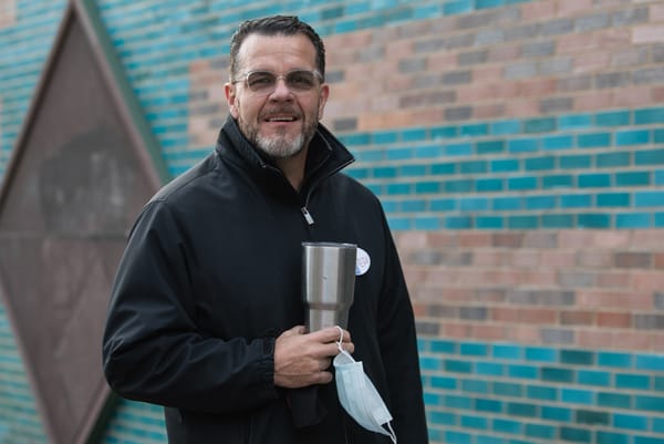 'No voy a votar por su personalidad.  No es una persona devota ni nada de eso, pero sus políticas son la razón por la que estoy votando'.