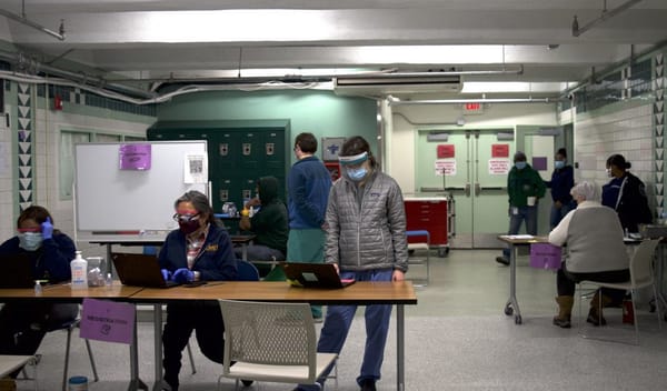 Clínica de vacunación para personas sin hogar en Filadelfia empieza en Hub of Hope